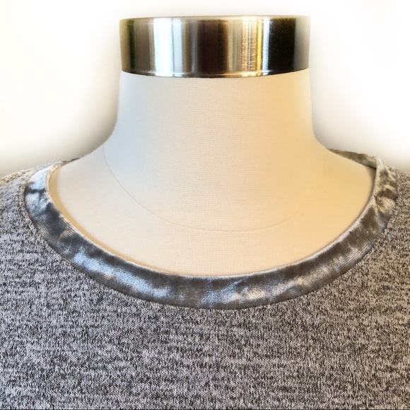 GAP grey velvet trimmed tee size small - Picture 3 of 8